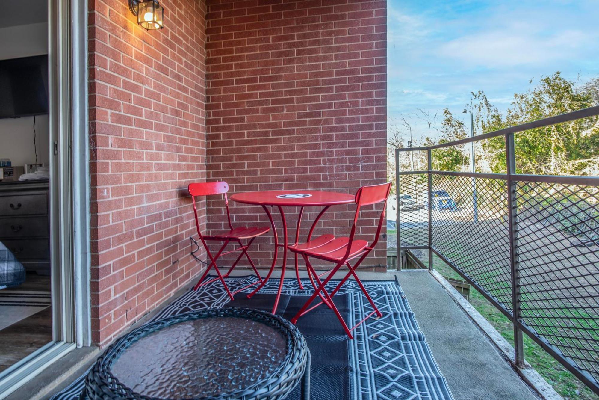 Classic City Getaway - 1 Mile Walk To Sanford Stadium! Athens Eksteriør billede